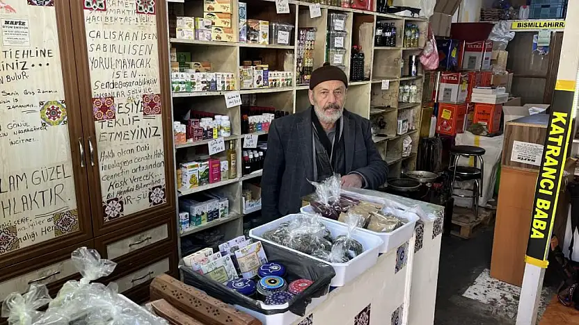 Ağacın gözyaşı şifa oldu! Konya'da 100 yıllık sırrı katrancı baba koruyor!