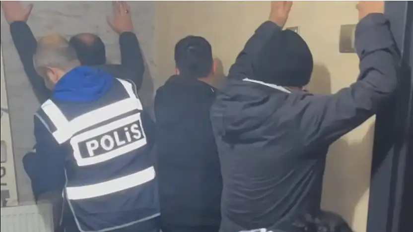 Ahlak büro affetmedi! Konya'da kumarhaneye çevrilen iş yerine baskın!