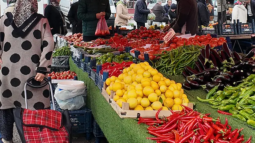 Antalya'yı sel vurdu, Konya'da etiketler uçtu: Pazarda 'kilo' devri kapandı!