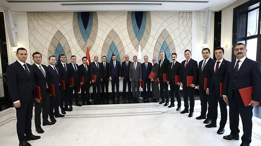 Bakan Çiftçi'den 17 isme başarı belgesi! Listede Konya da var