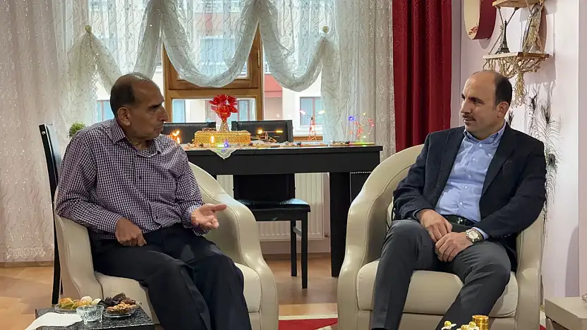 Başkan Altay umreden dönen aileleri ziyaret etti: Büyüklerimiz her zaman baş tacımız!