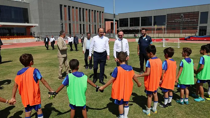 Başkan Altay ve Başkan Pekyatırmacı, geleceğin şampiyonlarıyla buluştu