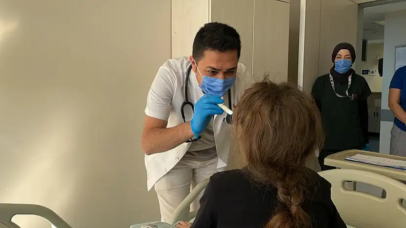 Çocuğunuzun ateşi mi çıktı? Sakın bu hatayı yapmayın: 'Beyin ters tepki veriyor!'