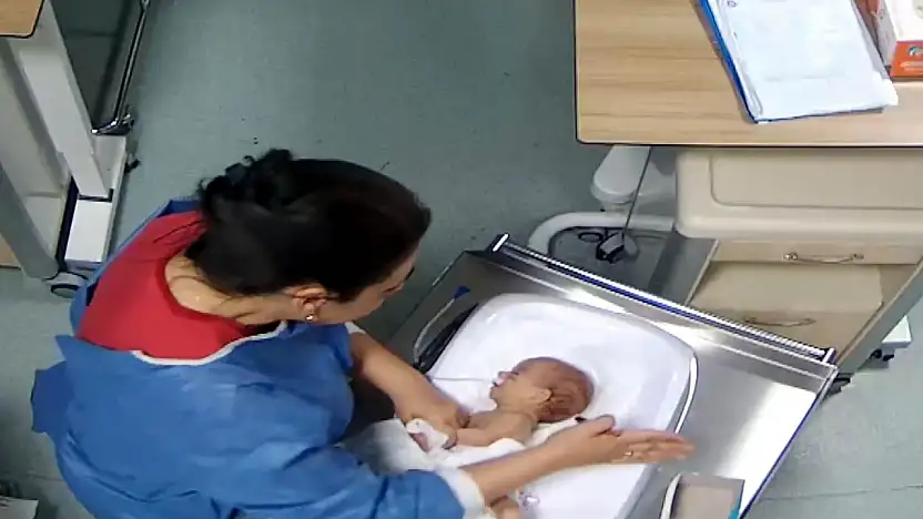 Hemşire 5 günlük bebeği işkenceyle engelli bıraktı!