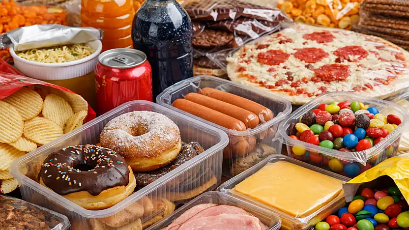 Kanserden korunmanın yolu mutfaktan geçiyor: Bu gıdaları evinize sokmayın!