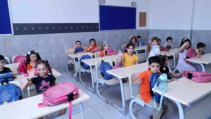 Karatay'da 8 yıllık gelenek bozulmadı: 9 bin öğrenciye kırtasiye desteği!