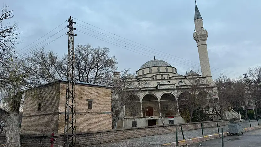 Kedisini Ölünce Bile Yanından Ayırmadı! Konya'daki Türbenin Dünyada Örneği Yok!