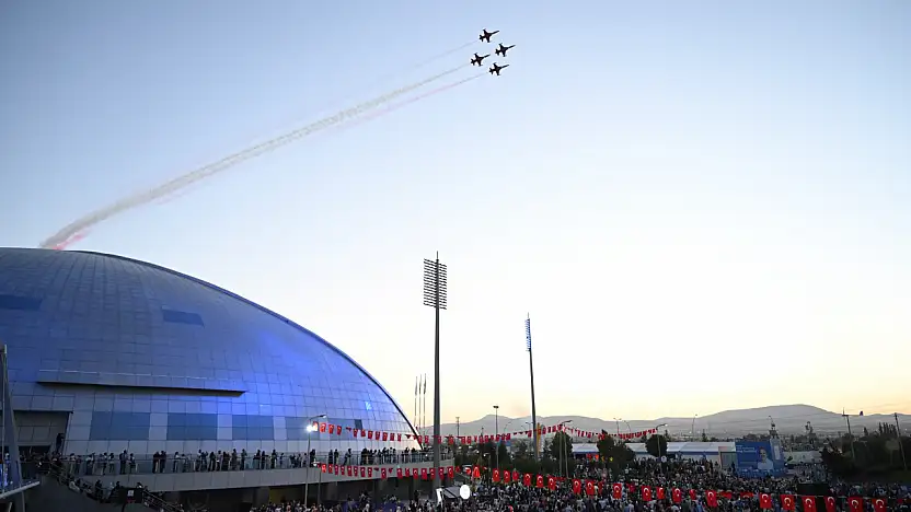 Konya Bilim Festivali'nde Türk Yıldızları ve dron şov büyüledi!