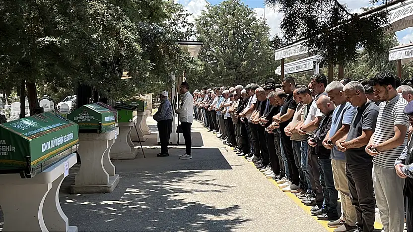 Konya bu acıyla sarsıldı! Katliam gibi kazada hayatını kaybeden kadın son yolculuğuna uğurlandı!