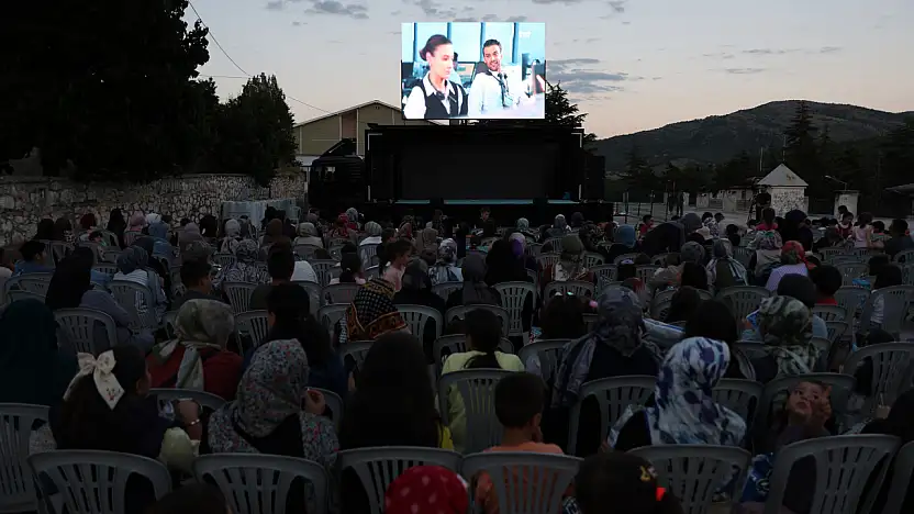Konya'da 100 mahalle sinema ve eğlenceye doydu!