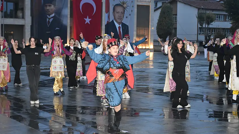 Konya'da 103 yıllık coşku zeybekle taçlandı!