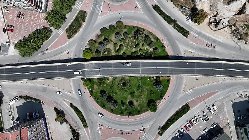 Konya'da 2 üst geçit yenilendi! Ulaşım artık daha konforlu ve güvenli