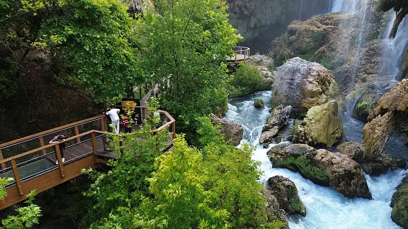 Konya'da 20 metreden dökülen huzurun ve serinliğin sesi: Yerköprü Şelalesi!