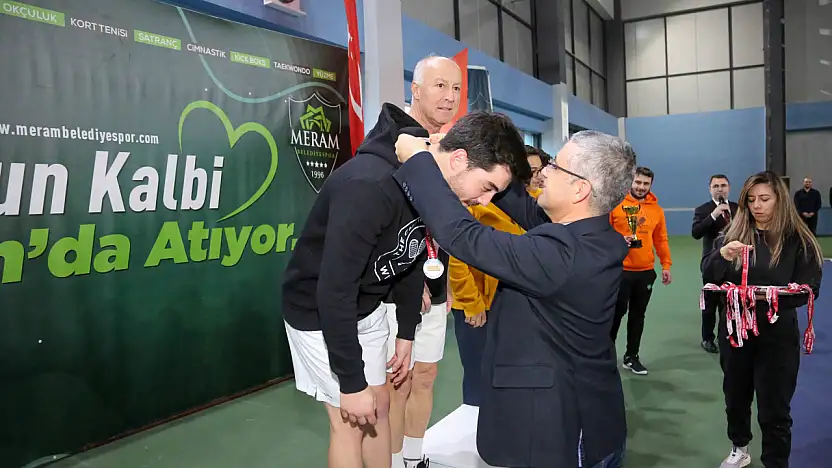 Konya'da aileler tenis kortunda ter döktü