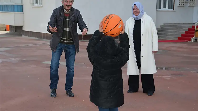 Konya'da Akbay çifti acı hatıraları sevgiyle siliyor!