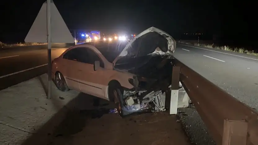 Konya'da akılalmaz kaza! Ortalığı savaş alanına çevirdi otostop çekip kaçtı
