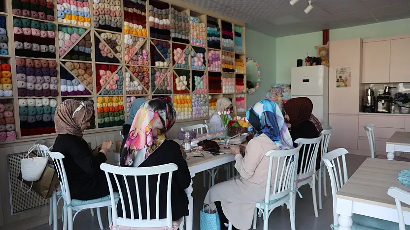 Konya'da anne-kızdan örgü kafe girişimi: 'Birçok kadının hayaliymiş!'