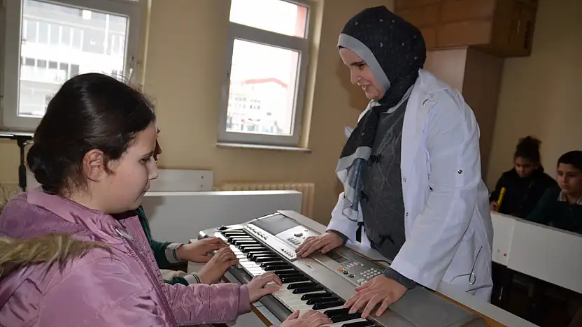 Konya'da azmin zaferi: Kendi okulunda geleceğin müzisyenlerini yetiştiriyor!