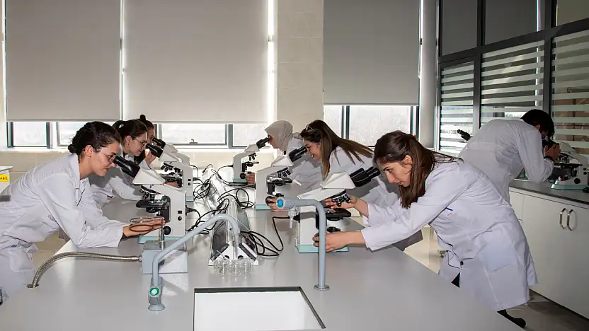 Konya'da bir ilk: SÜ'de Robotik Cerrahi ve Dijital PET-CT dönemi!