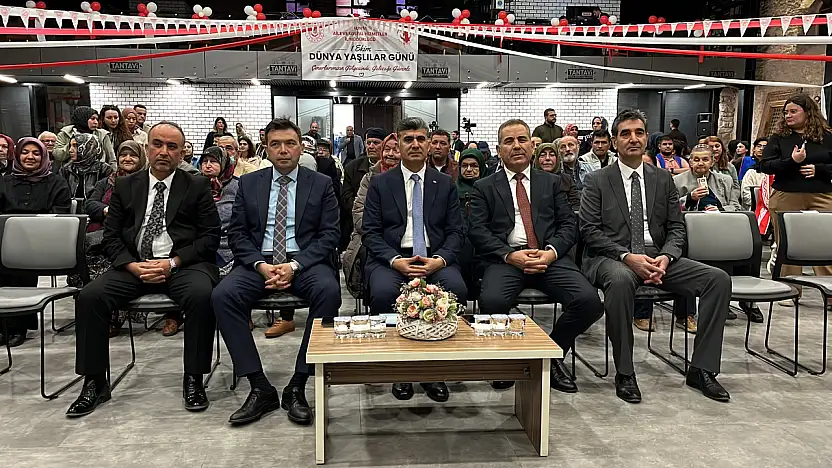 Konya'da büyükler unutulmadı! Dünya Yaşlılar Günü'nde anlamlı program