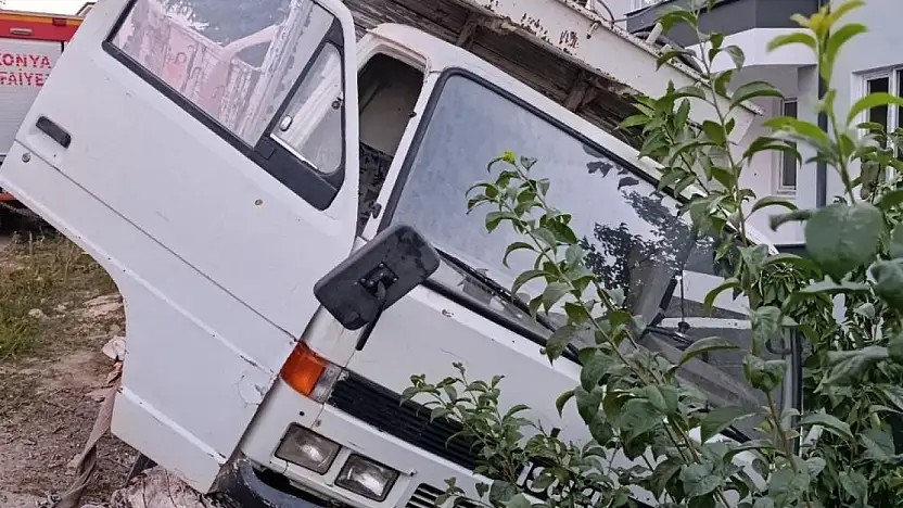 Konya'da can pazarı: Araç ile demir korkuluklar arasında sıkıştı!