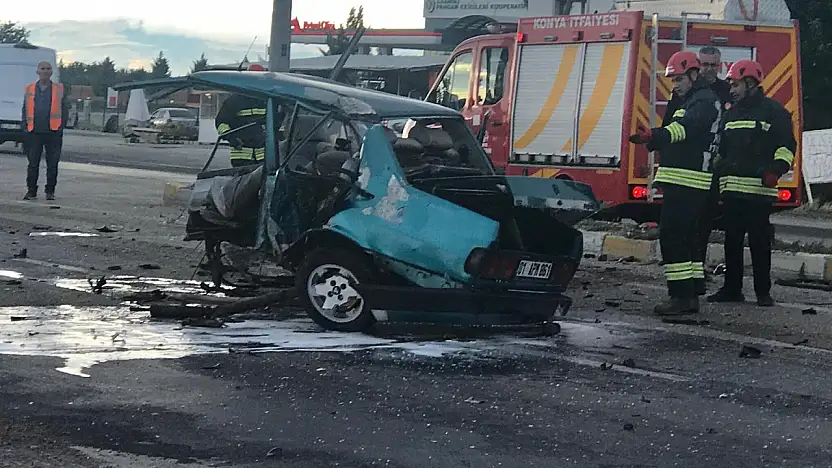 Konya'da can pazarı! Çarpışmanın şiddetiyle Tofaş ikiye bölündü