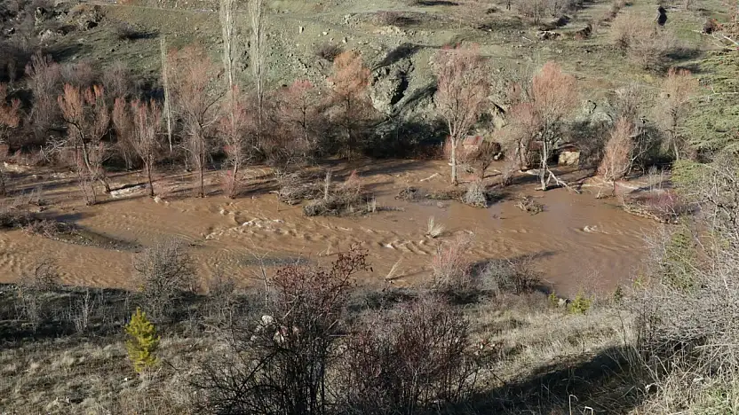 Konya'da dere yataklarına yakın olanlar dikkat! Yağışlar nehri taşırdı!