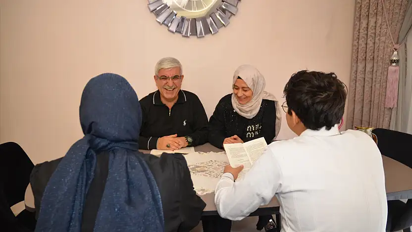 Konya'da evlat hasretini koruyucu ailelikle dindirdiler!