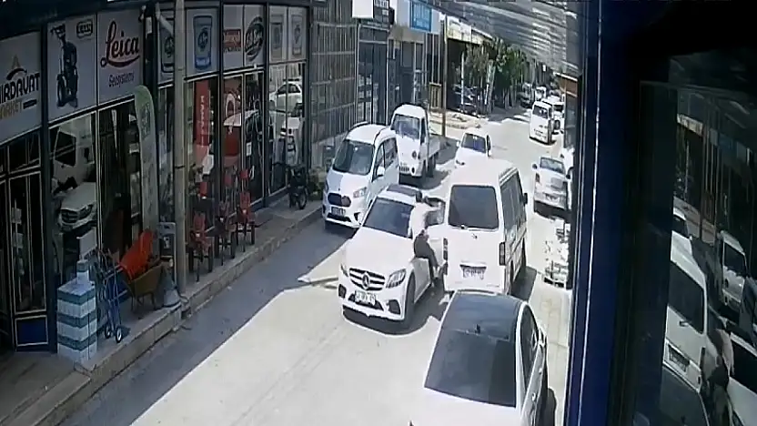 Konya'da film gibi soygun! 1 milyonluk çantayı saniyeler içinde çaldılar