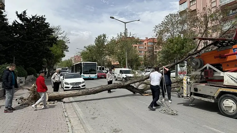 Konya'da fırtına ilçelere doğru ilerliyor! İşte en çok etkilenecek 10 ilçe…