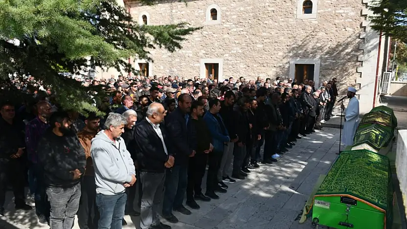 Konya'da hüzünlü veda: Kazada ölen 4 kişi toprağa verildi!