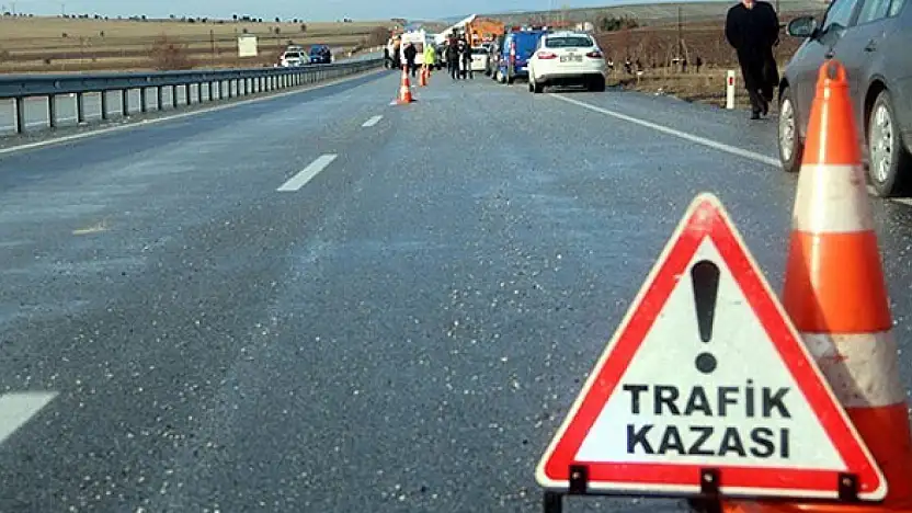 Konya'da korkunç kaza! Aileyi taşıyan otomobil takla attı: 1 ölü, 3 yaralı!