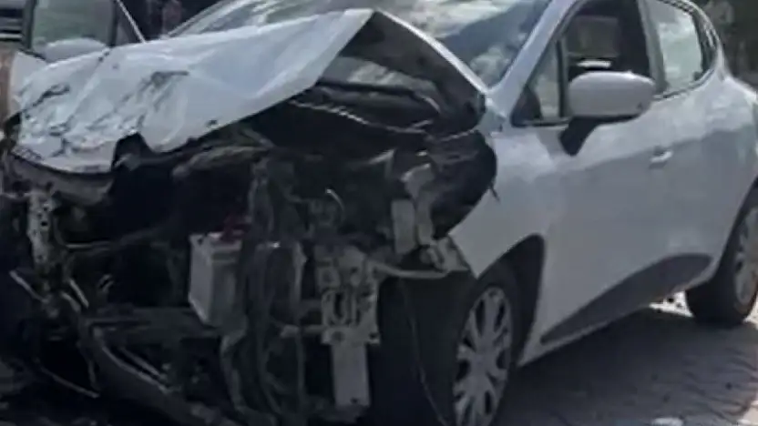 Konya'da korkutan kaza! Servis minibüsü ile otomobil çarpıştı