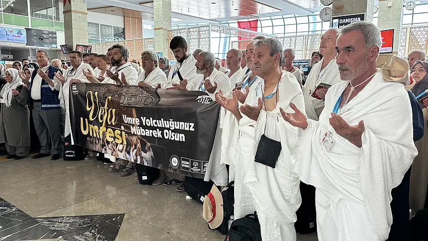 Konya'da, mübarek günde 'Vefa Umresi' yolcuları uğurlandı