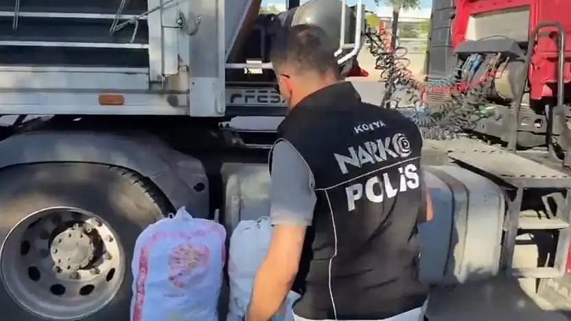 Konya'da narkotikten nokta operasyonlar: Hoparlör kutusu ve tırdan zula çıktı!