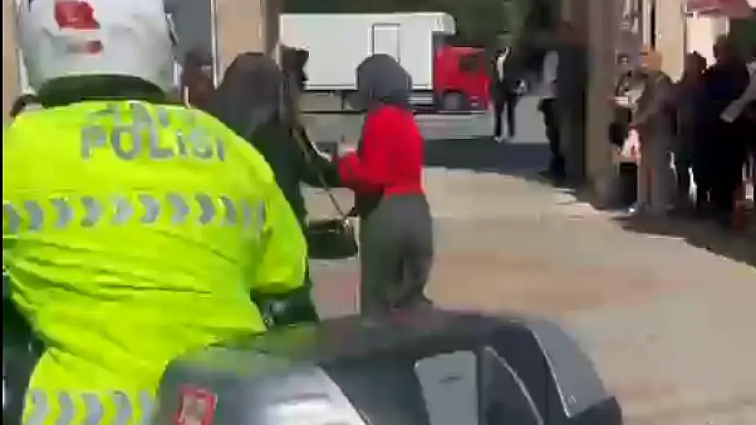Konya'da nefes kesen yarış! Kimliğini unutan öğrenciyi AYT'ye polis yetiştirdi