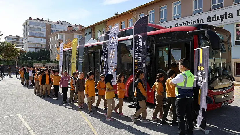 Konya'da 'Nezaket Otobüsü' okul okul geziyor!