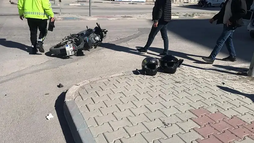 Konya'da okul kavşağında feci kaza! Hastanelik oldular