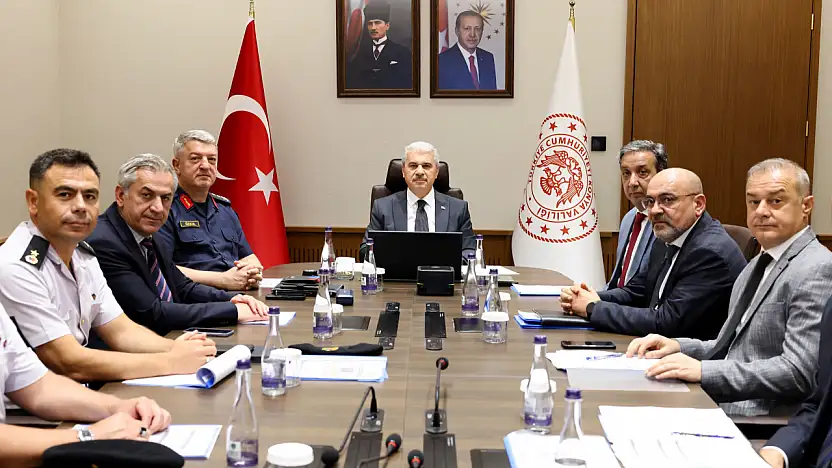 Konya'da, okulların güvenliği için kritik toplantı! Vali Akın başkanlığında yapıldı