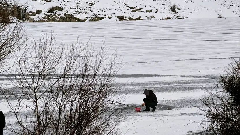 Konya'da Sibirya soğukları 1.515 rakımlı göleti dondurdu