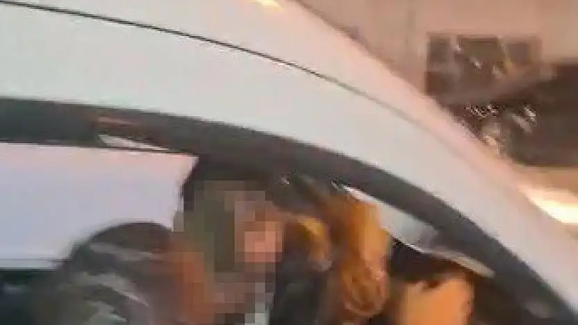 Konya'da skandal görüntüler! Önce araçtan vurdu, sonra inip yumrukladı