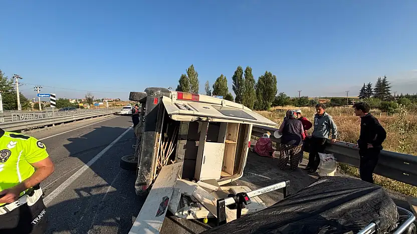 Konya'da tarım işçilerini taşıyan minibüs devrildi: 2'si ağır 14 yaralı!
