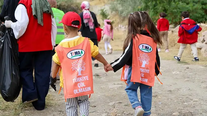 Konya'da temiz gelecek için örnek buluşma! 7'den 70'e herkes sahaya indi