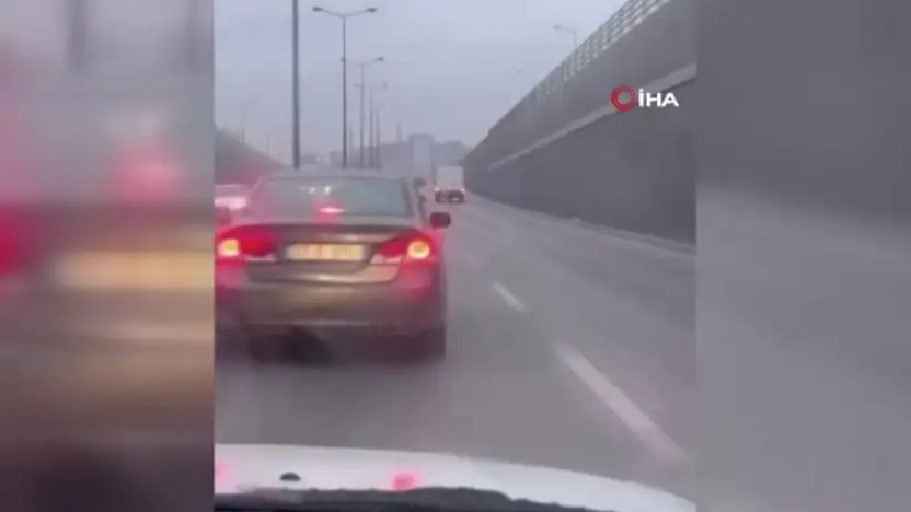 Konya'da trafikte dehşet anları! Minibüs sürücüsü ölümü hiçe saydı!