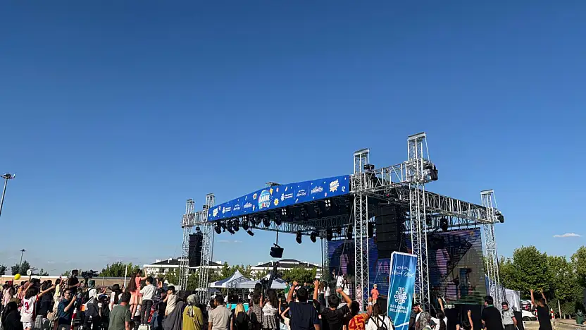 Konya'da ücretsiz şenliğe büyük ilgi! Çocuklar gün boyu eğlencenin tadını çıkardı