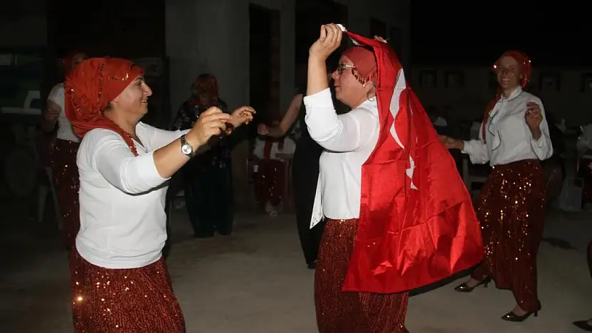 Konya'da unutulmaz Şalvar Gecesi! Doyasıya eğlendiler
