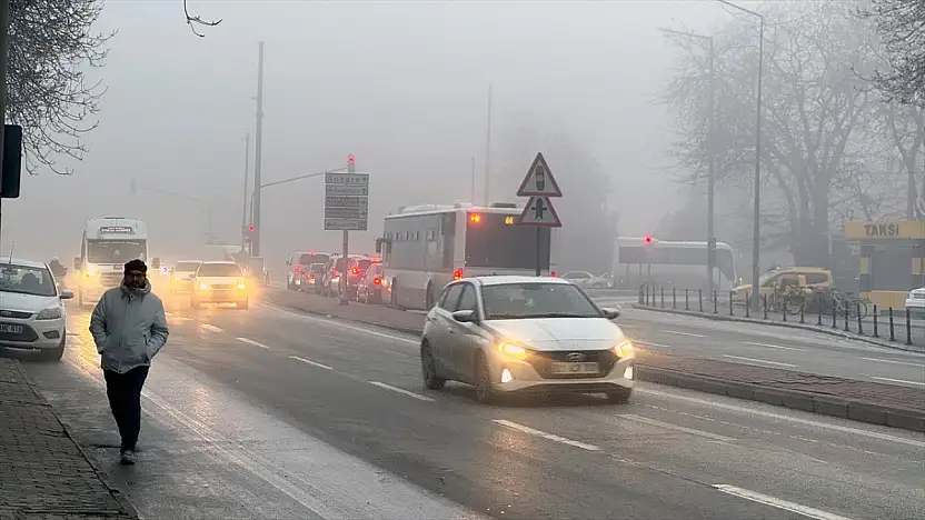 Konya'da yoğun sis etkili! Görüş mesafesi 30 metrenin altına düştü