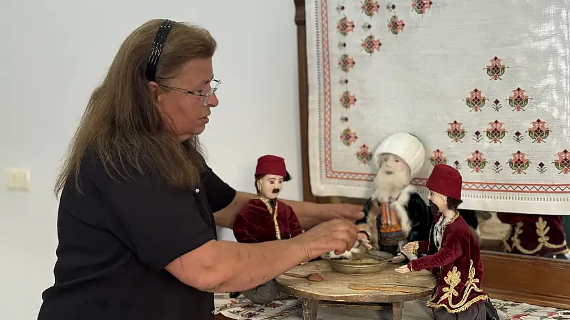 Konya'daki kadın usta Nasreddin Hoca'yı geleceğe ışınlıyor!
