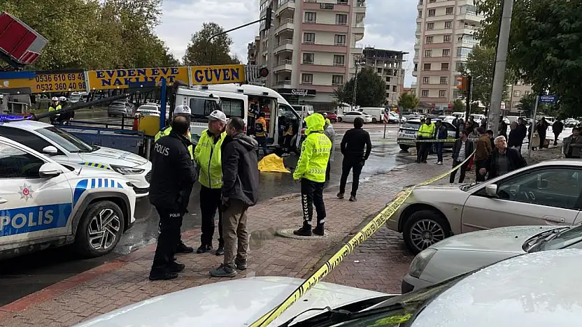 Konya'daki kazada karşıya geçmeye çalışan kadın öldü!