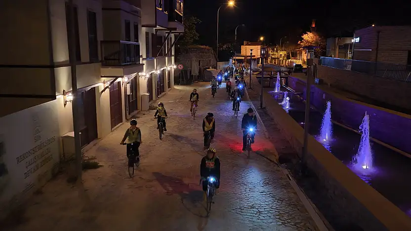 Konya gece sürüşüyle pedallıyor! Tarihi atmosferde muhteşem yolculuk